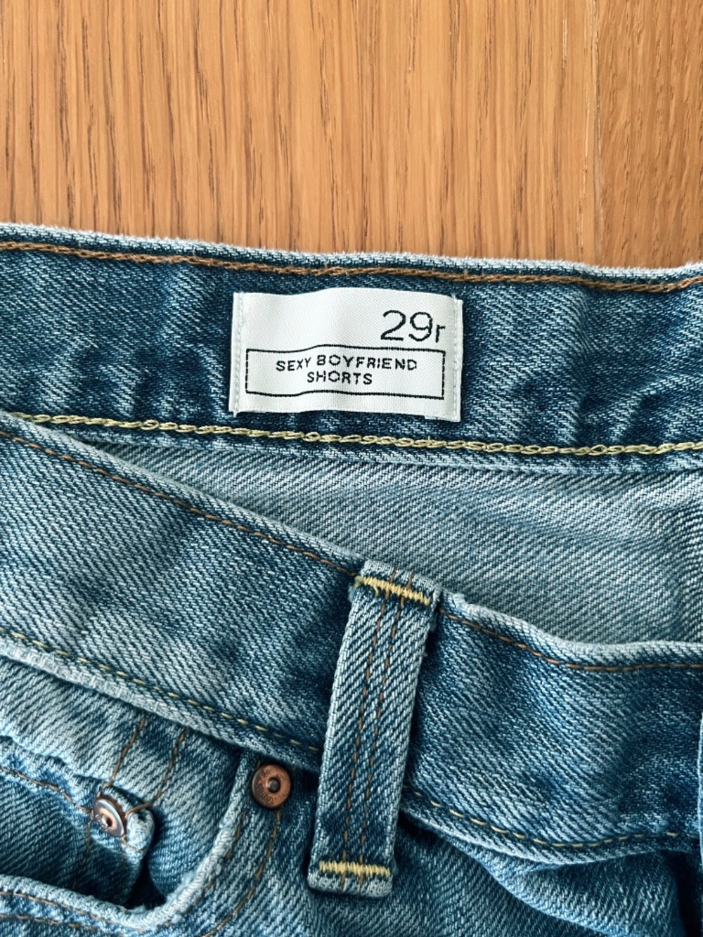 VTG GAP 1969 Distressed Cuffed Boyfriend Denim Shorts. Size 29. - Picture 3 of 4